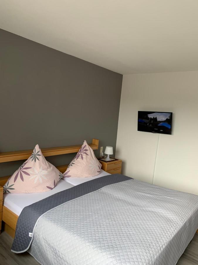 Vina Am Ring Bed & Breakfast Mannebach  Exterior photo