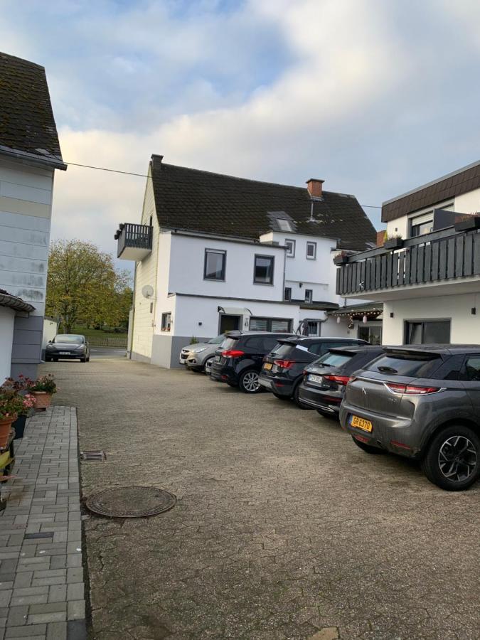Vina Am Ring Bed & Breakfast Mannebach  Exterior photo