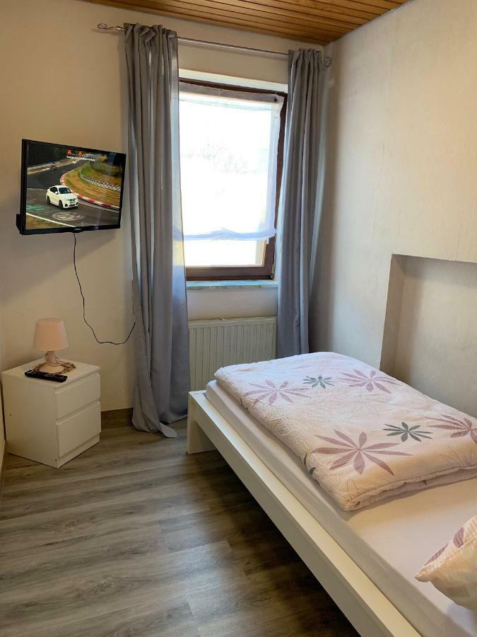 Vina Am Ring Bed & Breakfast Mannebach  Exterior photo